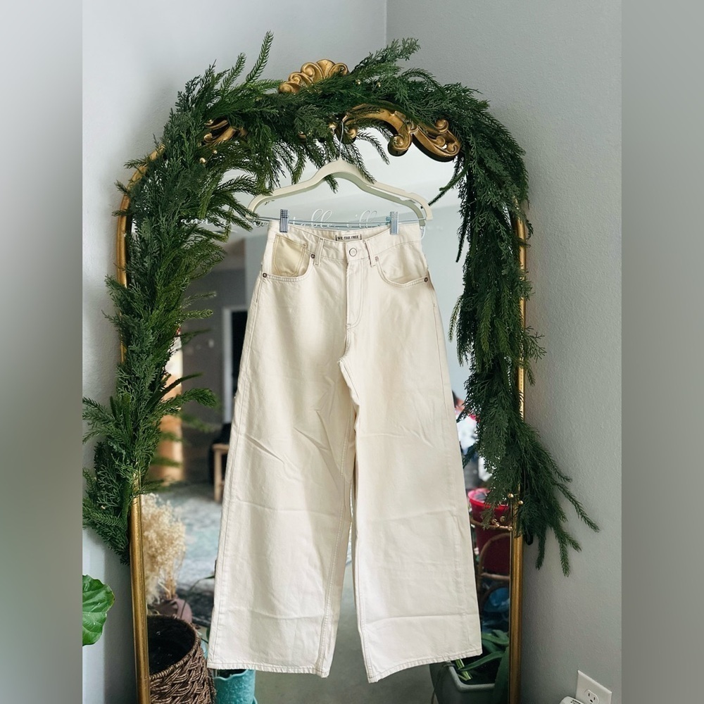 Free people ivory cream waterfall baggy Highrise jeans size 24 nwt - Picture 1 of 1